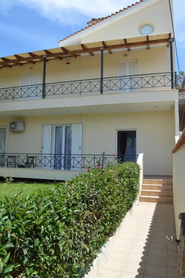 Serenity House Aigio Dimitropoulos Villa Екстериор снимка